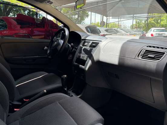 VOLKSWAGEN-FOX-2010