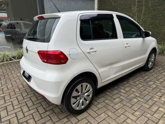 VOLKSWAGEN-FOX-2015
