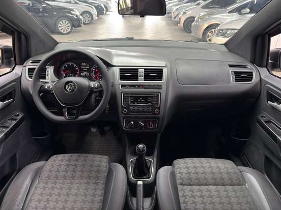 VOLKSWAGEN-FOX-1.0 MPI TRACK 12V FLEX 4P MANUAL VOLKSWAGEN-FOX-2017