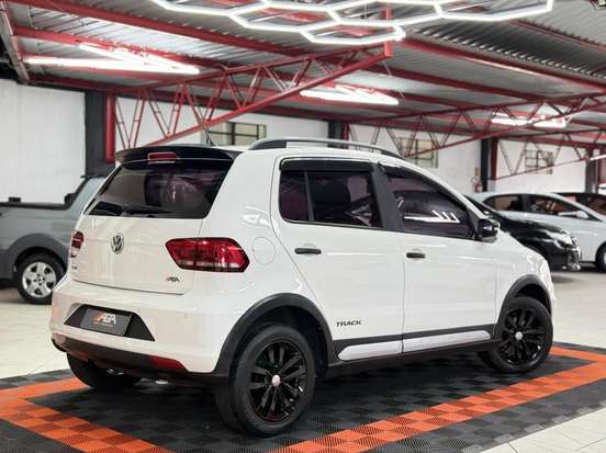 VOLKSWAGEN-FOX-1.0 MPI TRACK 12V FLEX 4P MANUAL VOLKSWAGEN-FOX-2017