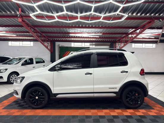 VOLKSWAGEN-FOX-2017