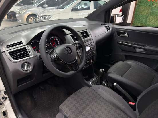 VOLKSWAGEN-FOX-1.0 MPI TRACK 12V FLEX 4P MANUAL VOLKSWAGEN-FOX-2017