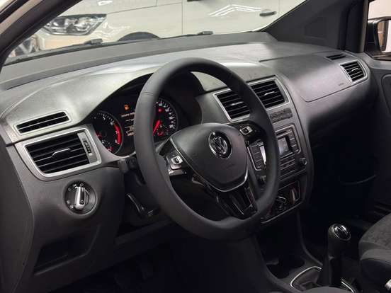 VOLKSWAGEN-FOX-1.0 MPI TRACK 12V FLEX 4P MANUAL VOLKSWAGEN-FOX-2017