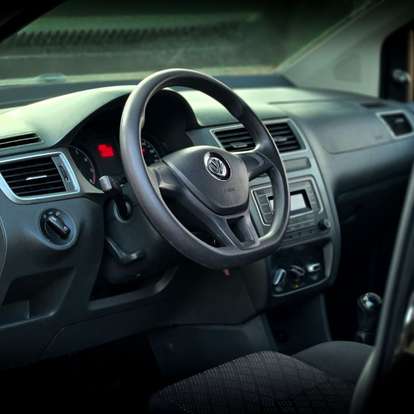 VOLKSWAGEN-FOX-2015