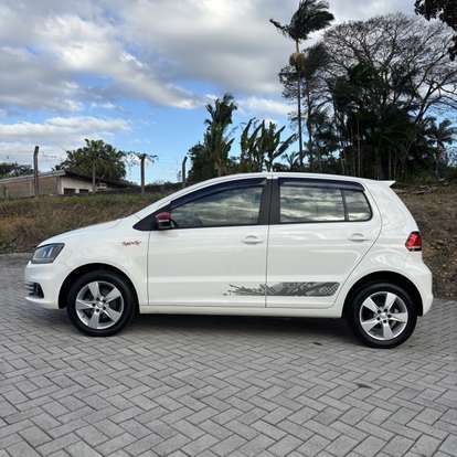 VOLKSWAGEN-FOX-2015