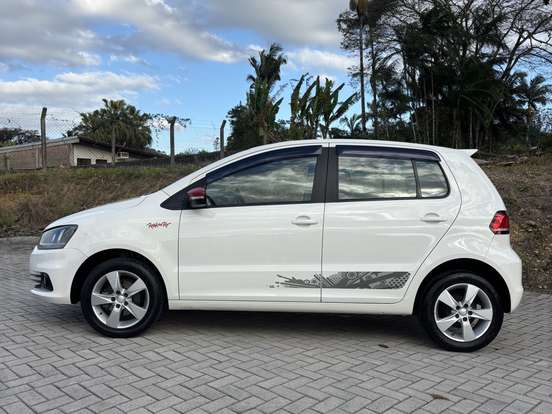VOLKSWAGEN-FOX-1.6 MI ROCK IN RIO 8V FLEX 4P MANUAL VOLKSWAGEN-FOX-2015