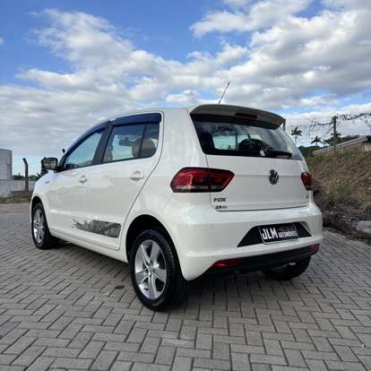 VOLKSWAGEN-FOX-2015