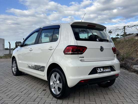 VOLKSWAGEN-FOX-1.6 MI ROCK IN RIO 8V FLEX 4P MANUAL VOLKSWAGEN-FOX-2015