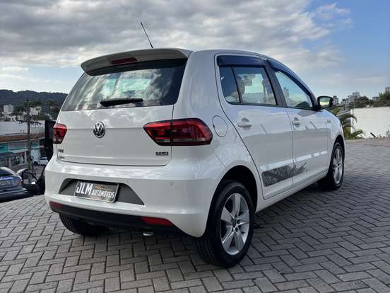 VOLKSWAGEN-FOX-1.6 MI ROCK IN RIO 8V FLEX 4P MANUAL VOLKSWAGEN-FOX-2015