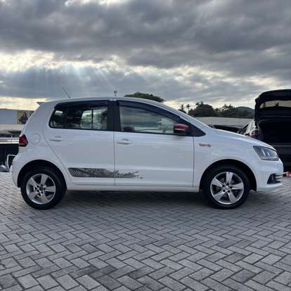 VOLKSWAGEN-FOX-2015