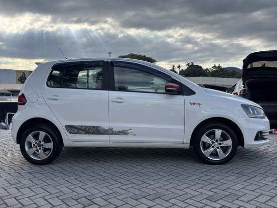 VOLKSWAGEN-FOX-1.6 MI ROCK IN RIO 8V FLEX 4P MANUAL VOLKSWAGEN-FOX-2015