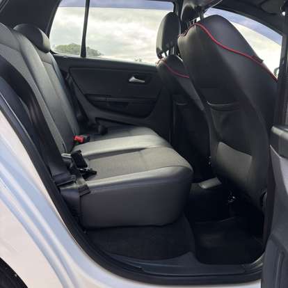 VOLKSWAGEN-FOX-2015