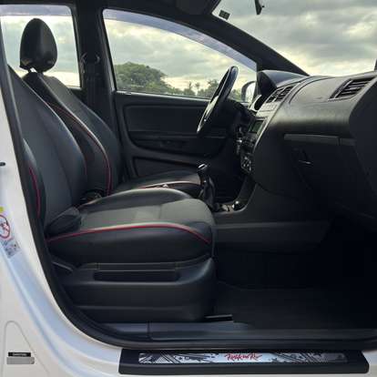 VOLKSWAGEN-FOX-2015