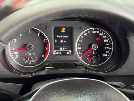 VOLKSWAGEN-FOX-2015