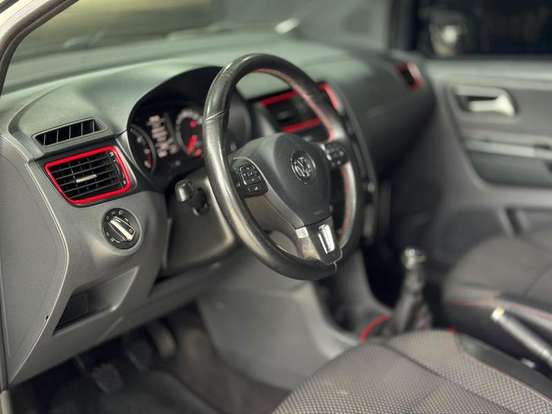 VOLKSWAGEN-FOX-2013