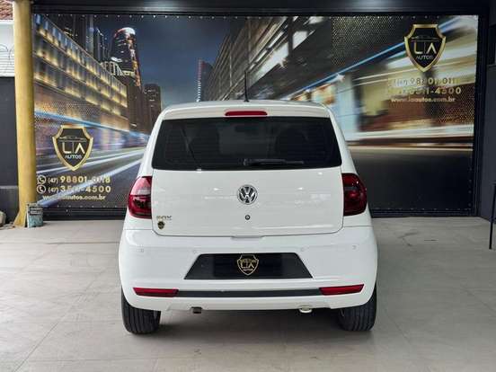 VOLKSWAGEN-FOX-2013