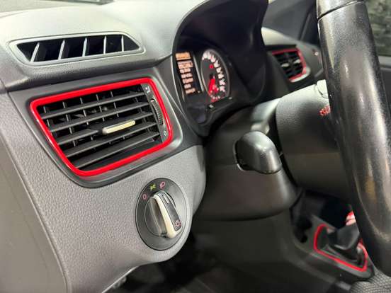 VOLKSWAGEN-FOX-2013