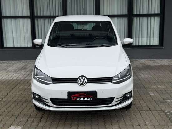 VOLKSWAGEN-FOX-2015