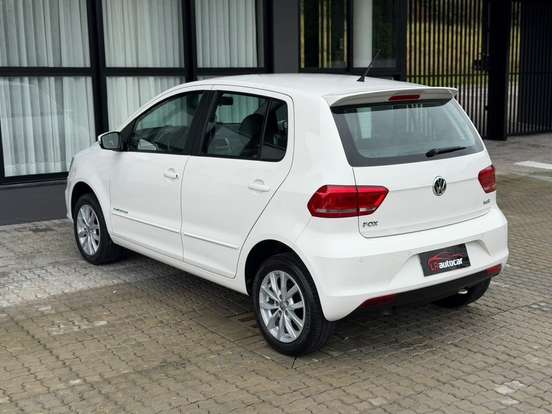 VOLKSWAGEN-FOX-1.6 MSI COMFORTLINE 8V FLEX 4P MANUAL VOLKSWAGEN-FOX-2015