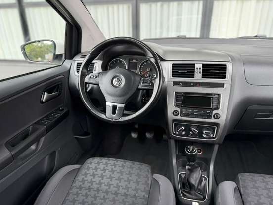 VOLKSWAGEN-FOX-2015