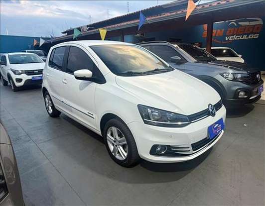 VOLKSWAGEN-FOX-2015