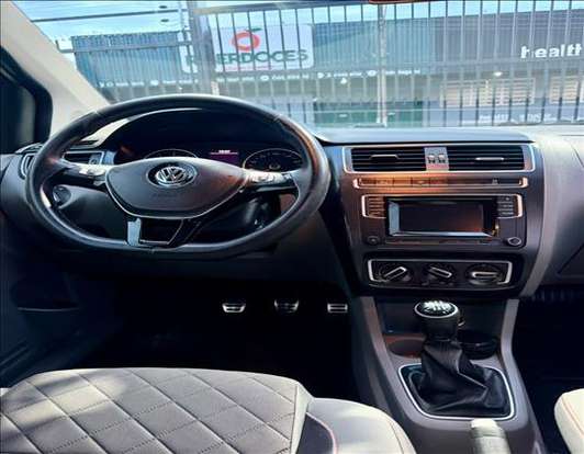 VOLKSWAGEN-FOX-2015