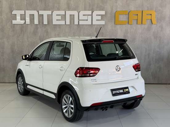 VOLKSWAGEN-FOX-2015