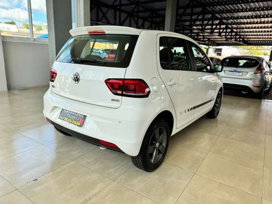 VOLKSWAGEN-FOX-2016