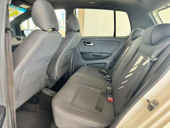 VOLKSWAGEN-FOX-2016