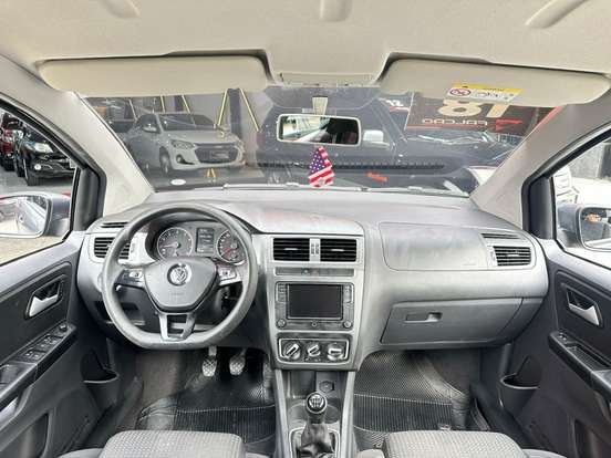VOLKSWAGEN-FOX-2017