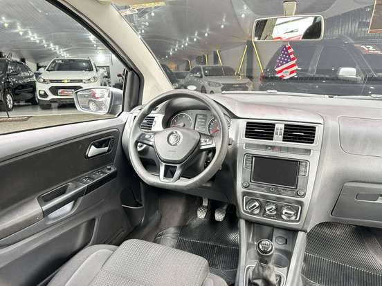 VOLKSWAGEN-FOX-2017