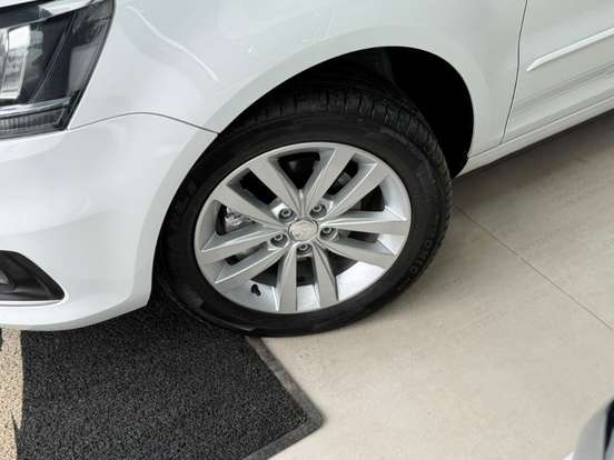 VOLKSWAGEN-FOX-2018