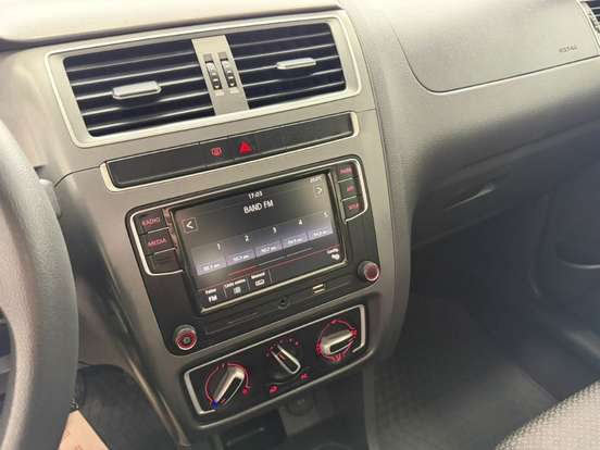 VOLKSWAGEN-FOX-2018