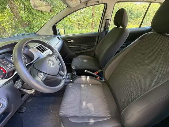 VOLKSWAGEN-FOX-2019