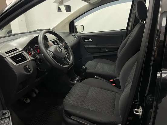 VOLKSWAGEN-FOX-2016