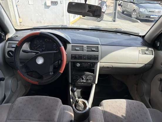 VOLKSWAGEN-GOL-1.6 MI 8V GASOLINA 4P MANUAL G.III VOLKSWAGEN-GOL-1999