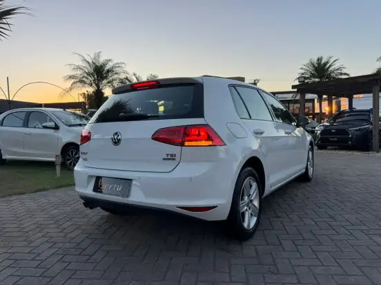 VOLKSWAGEN-GOLF-1.4 TSI COMFORTLINE 16V GASOLINA 4P AUTOMÁTICO VOLKSWAGEN-GOLF-2014