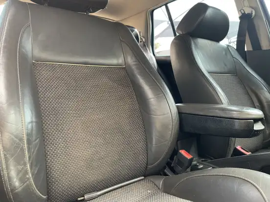 VOLKSWAGEN-GOLF-2010