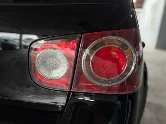 VOLKSWAGEN-GOLF-2007