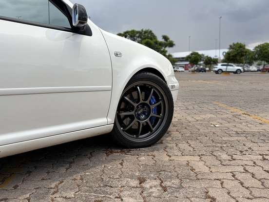 VOLKSWAGEN-GOLF-2002