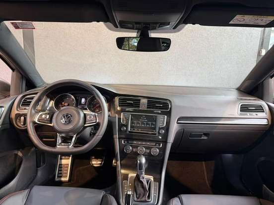 VOLKSWAGEN-GOLF-2016