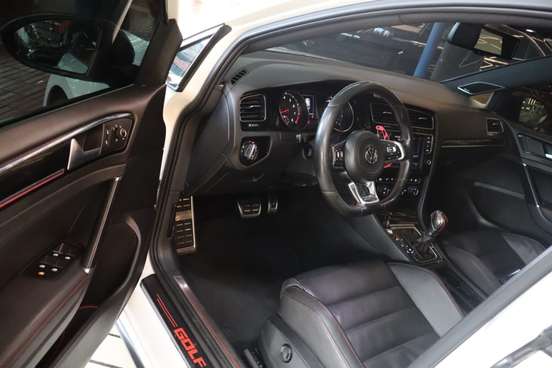 VOLKSWAGEN-GOLF-2013