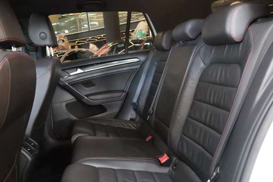VOLKSWAGEN-GOLF-2013