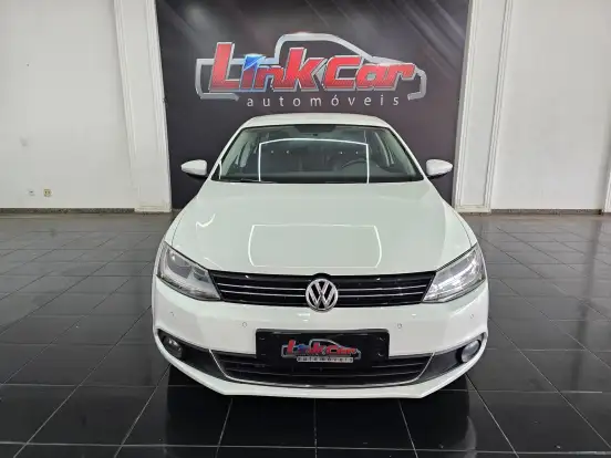 VOLKSWAGEN-JETTA-2013