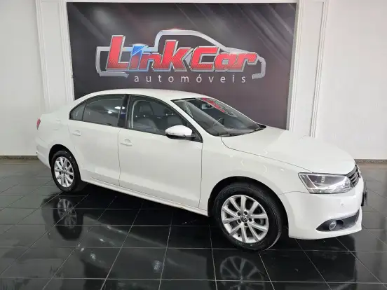 VOLKSWAGEN-JETTA-2013