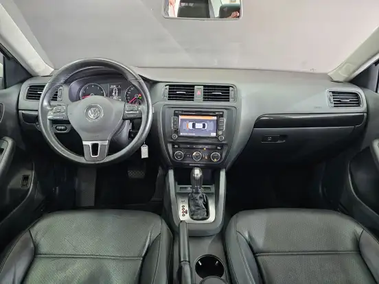 VOLKSWAGEN-JETTA-2013