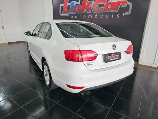 VOLKSWAGEN-JETTA-2013
