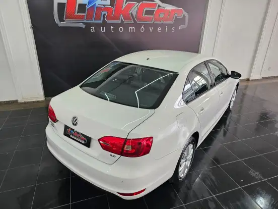 VOLKSWAGEN-JETTA-2013