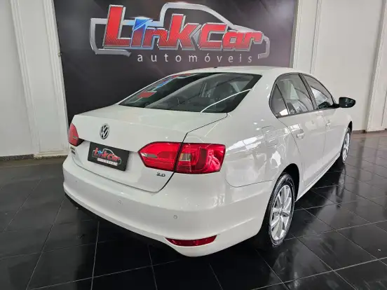 VOLKSWAGEN-JETTA-2013
