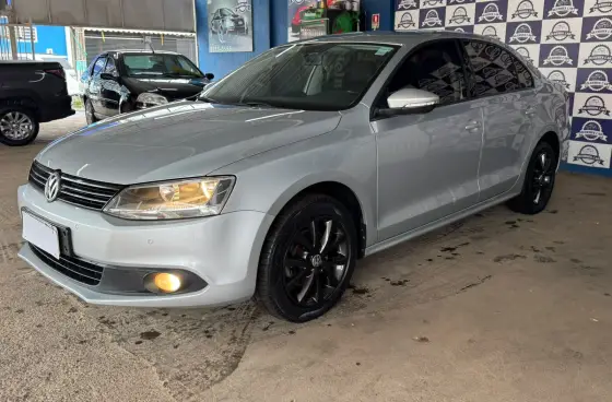 VOLKSWAGEN JETTA 2.0 COMFORTLINE FLEX 4P TIPTRONIC